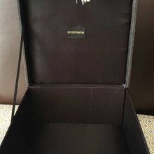 Load image into Gallery viewer, Black keepsake box interior view BoutiqueByMariam.