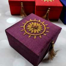 Load image into Gallery viewer, Silk Jewelry Box