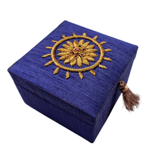 Load image into Gallery viewer, Silk Jewelry Box