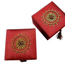 Load image into Gallery viewer, Silk Jewelry Box