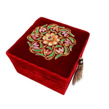 Load image into Gallery viewer, Velvet jewelry box
