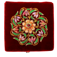 Load image into Gallery viewer, Velvet jewelry box
