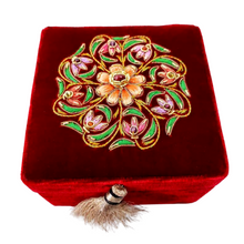 Load image into Gallery viewer, Velvet jewelry box