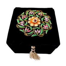 Load image into Gallery viewer, Velvet Keepsake Box