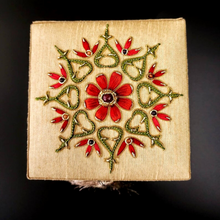 Load image into Gallery viewer, Gold Keepsake Box