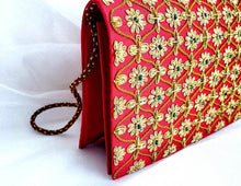 Load image into Gallery viewer, Red Gold Clutch with Green Onyx