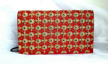 Load image into Gallery viewer, Red Gold Clutch with Green Onyx