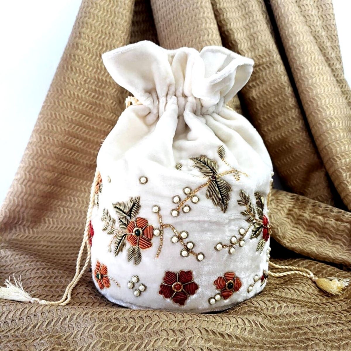 Luxury white velvet potli bag bucket bag hand embroidered with red and orange flowers and inlaid with semi precious gemstones, zardozi Indian potli bag. 