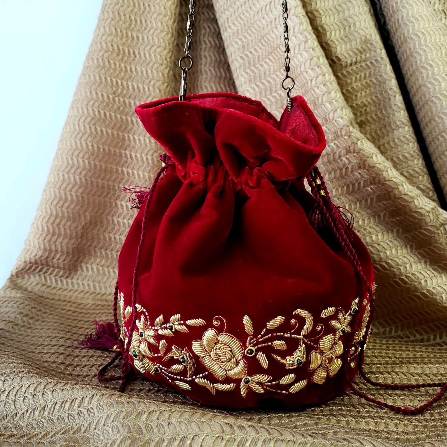 Indian wedding clutch bag in red velvet embroidered with gold flowers, zardozi embroidery. 